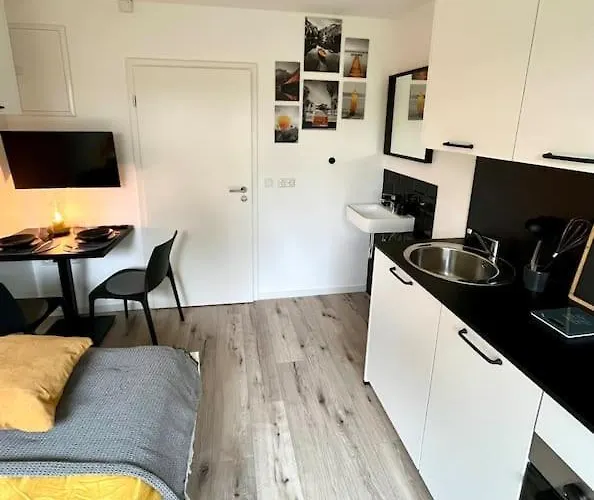 Greenroom Apartment